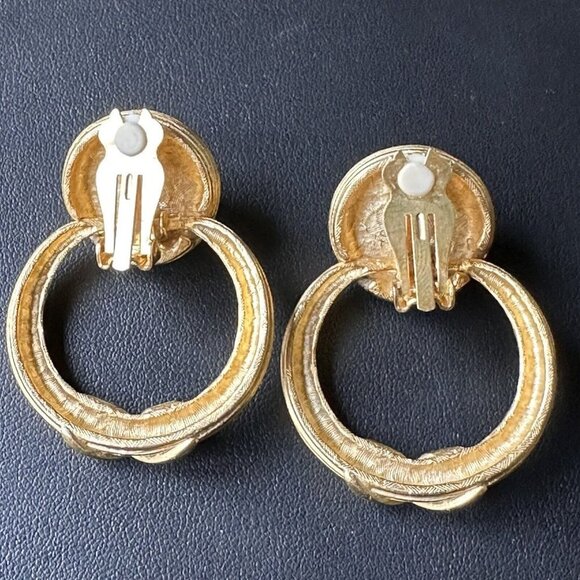 Vintage 1980s Earrings Clip 1.75" Faux Pearl Gold Tone Metal Door Knocker Retro - Picture 4 of 6